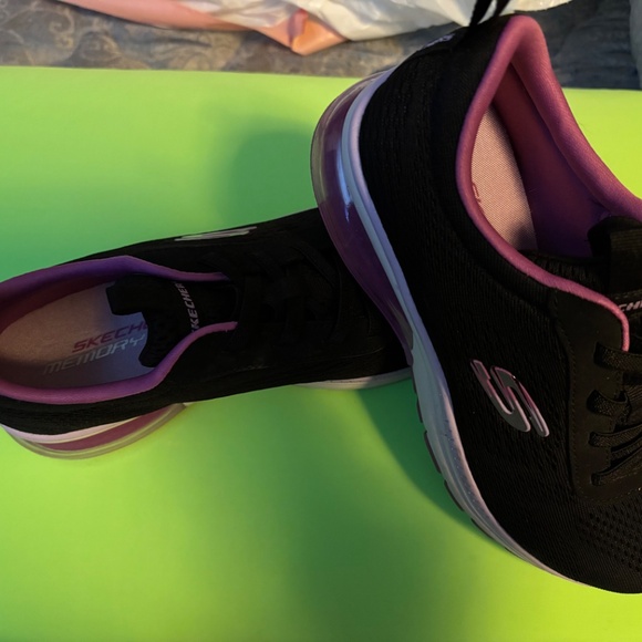 Skechers shoes - Picture 3 of 3